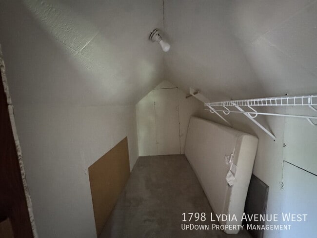Building Photo - 1798 Lydia Ave W