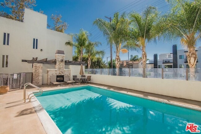 Building Photo - 4702 Fulton Ave