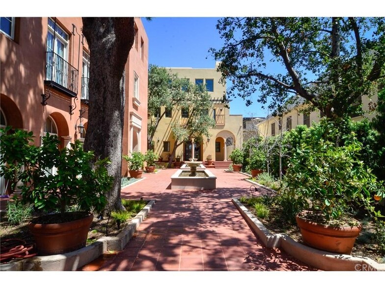 Primary Photo - Los Patios De Cordova 218 S Oakland Ave