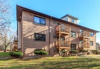 Building Photo - 5 Lancelot Court