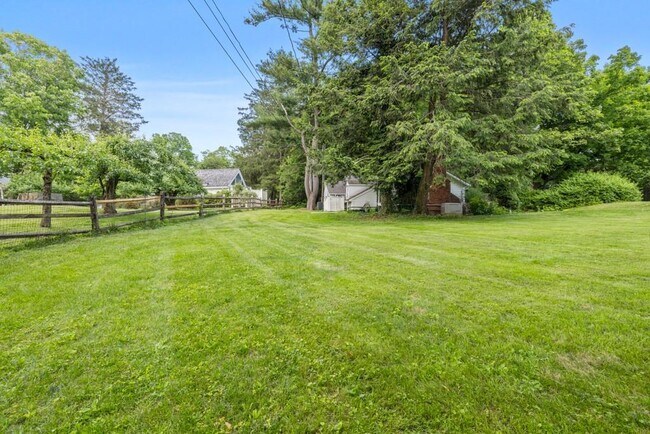 Building Photo - 62 Pound Ridge Rd