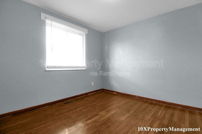 Building Photo - 2459 Hiawatha St