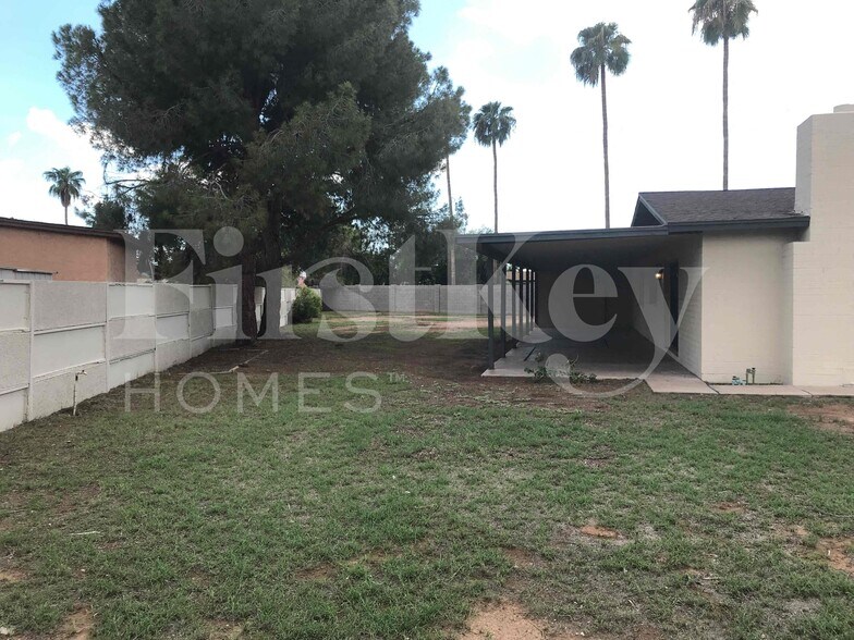 Building Photo - 4809 W Laurel Ln