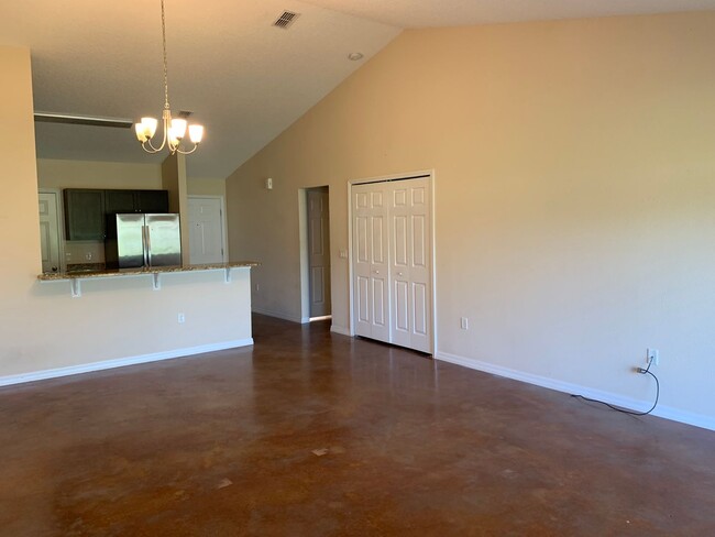 Building Photo - Beautiful 2/2 Duplex w/ Lots of Upgrades