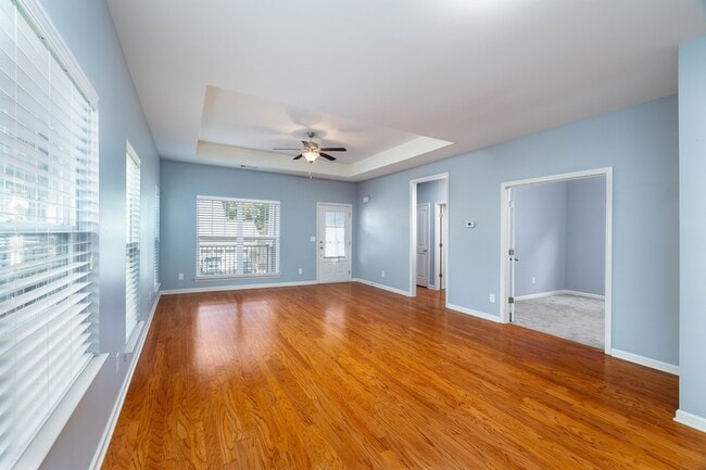 Building Photo - 2437 Duxbury Dr