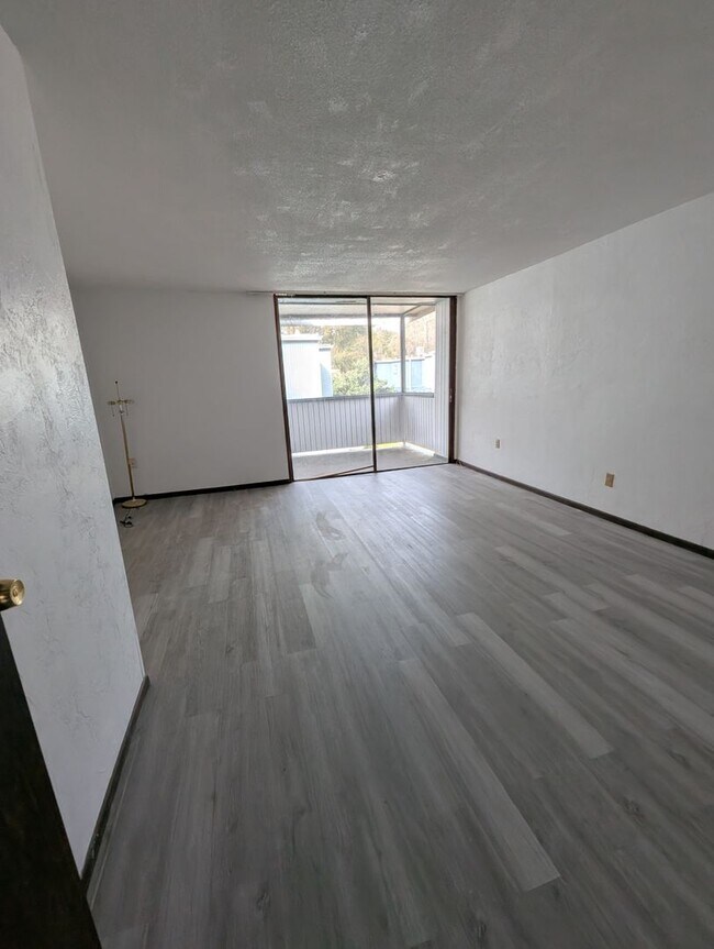 Building Photo - Sparrow 101