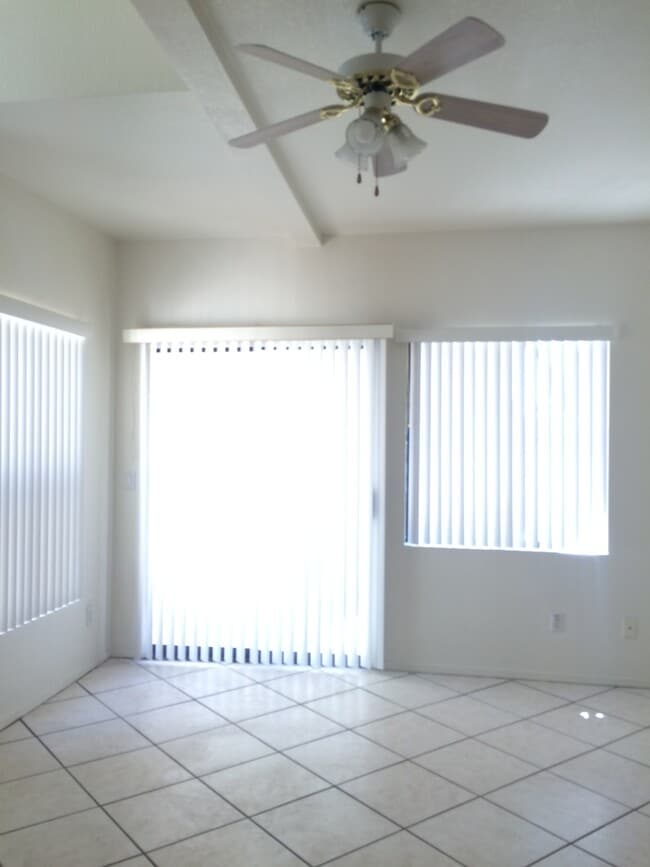 Primary Photo - Under Market Rate! 3 bedroom 2 bath Townho...