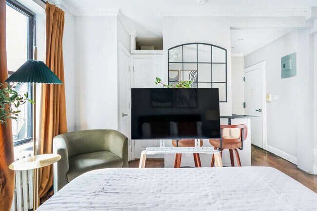 Building Photo - 234 Mott St