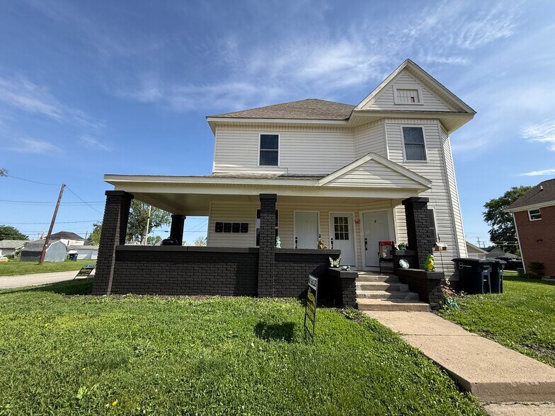 Building Photo - 1702 S E St