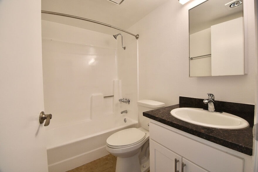 Building Photo - 5921 Whitsett Ave