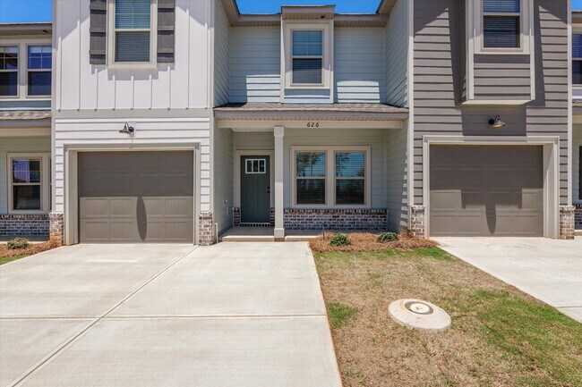 Building Photo - 626 Hope St