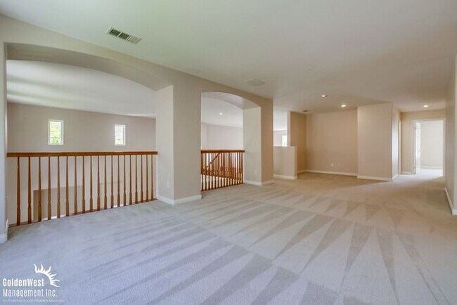 Building Photo - Gorgeous 4Bdm 2.5Ba Two-Story Home in San ...