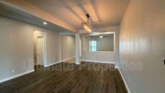 Building Photo - 8548 W Midway Ave