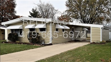 Building Photo - 860 Deborah St