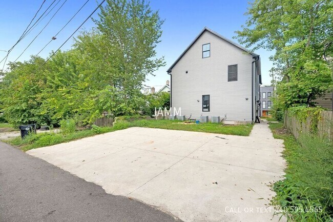 Building Photo - 2322 Scranton Rd