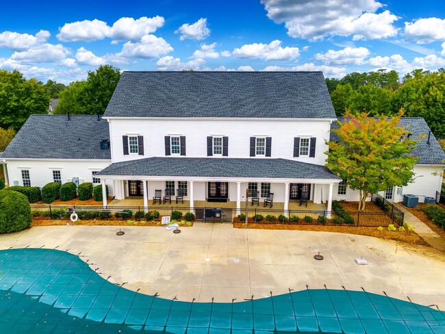 Building Photo - Fabulious Townhome in Baxter Village, Fort...