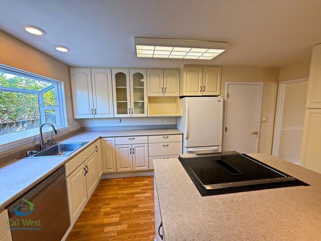 Building Photo - 5331 Rimwood Dr