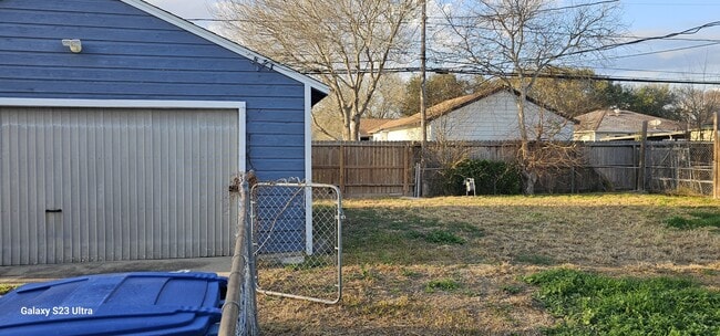 Building Photo - 1044 Mc Clendon St