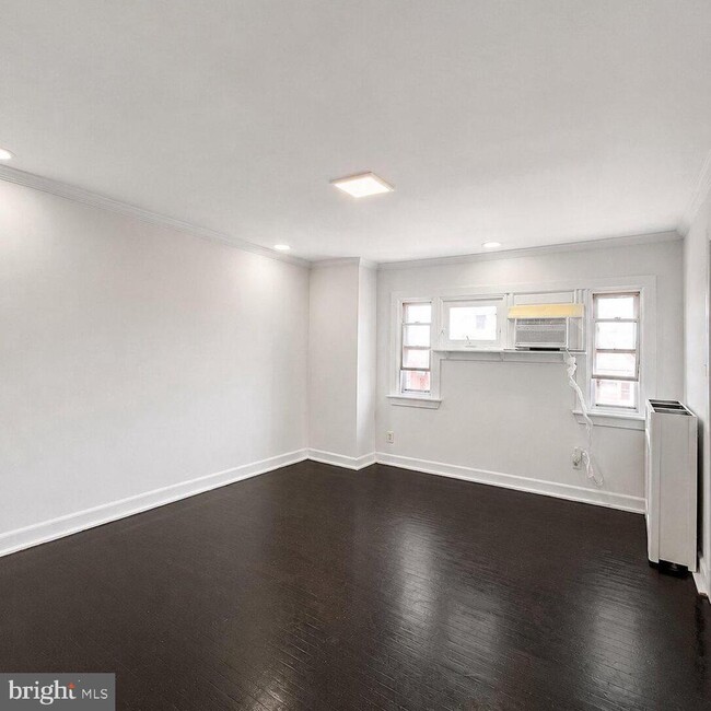 Building Photo - 1419 Lardner St