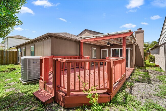 Building Photo - 1516 Beaconshire