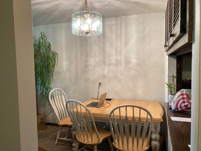 Building Photo - 1315 E Elmdale Ct