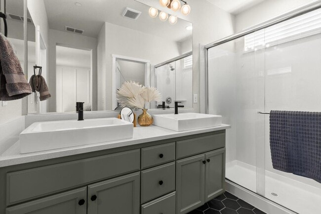 Building Photo - 3 Bed 2.5 Ba 2 Car Garage with solar!