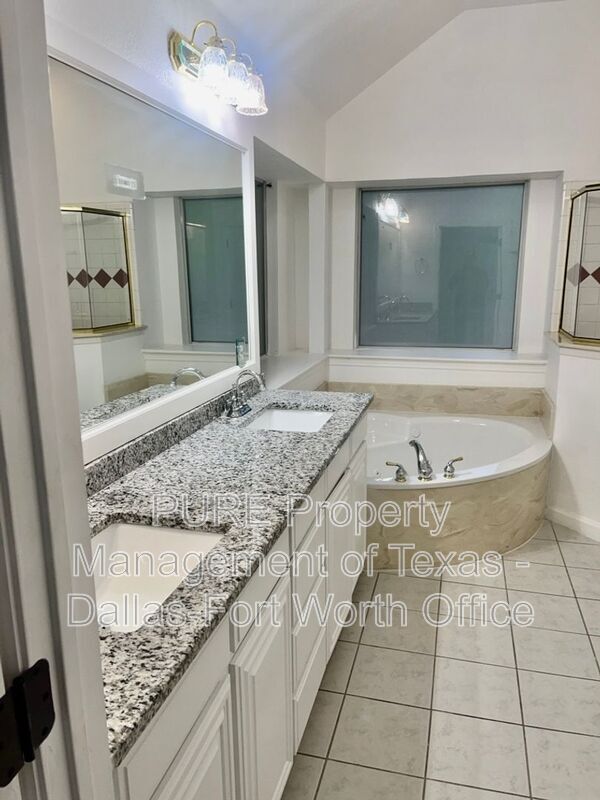 Building Photo - 3507 Blue Forest Dr