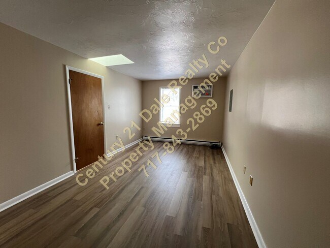 Building Photo - Beautiful 2 Bedroom Apartment on East Market Street