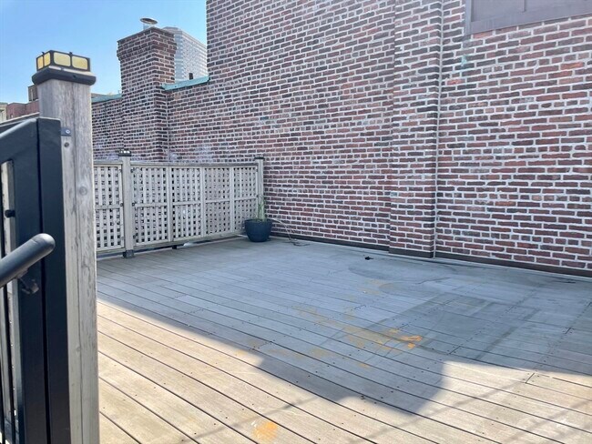 Building Photo - 123 Newbury St