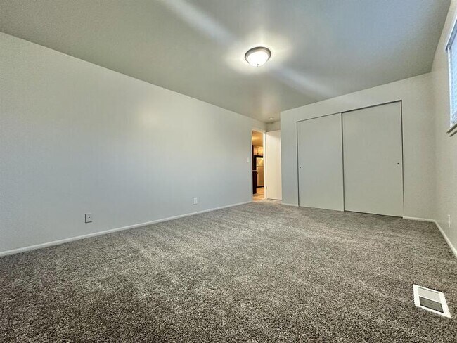 Building Photo - 7488 Silver Cir