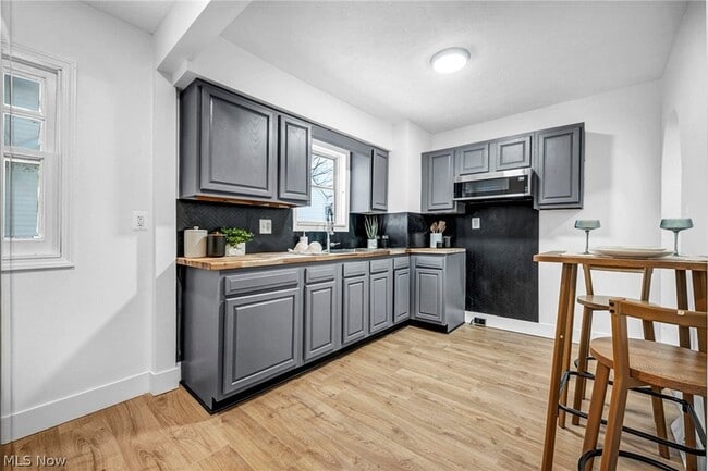 Building Photo - 896 Indian Trail