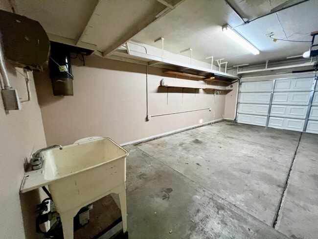 Building Photo - 1631 N Garrett Dr