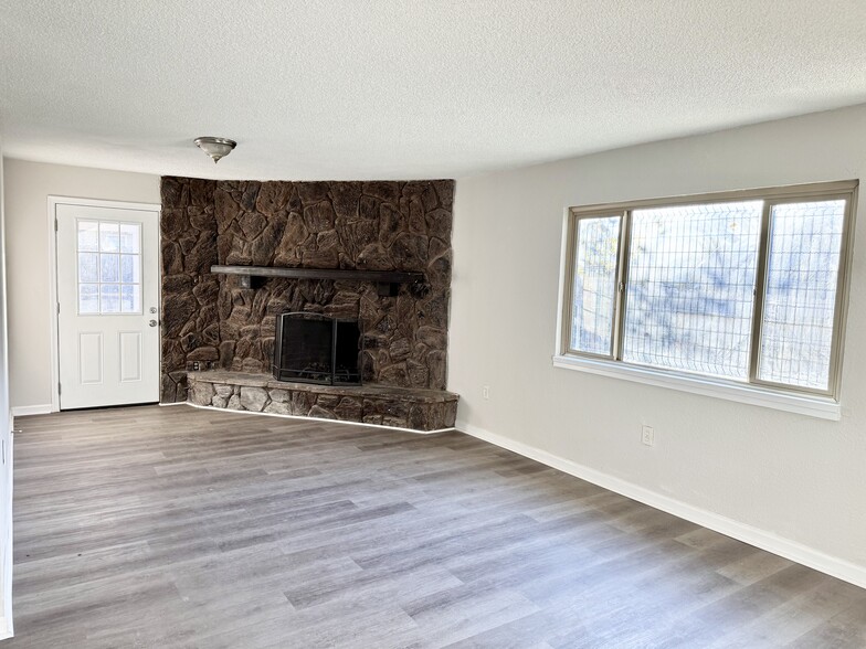 Building Photo - 2840 Belden St