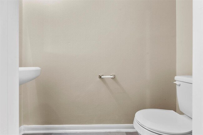 Building Photo - 2423 Pinpoint Dr