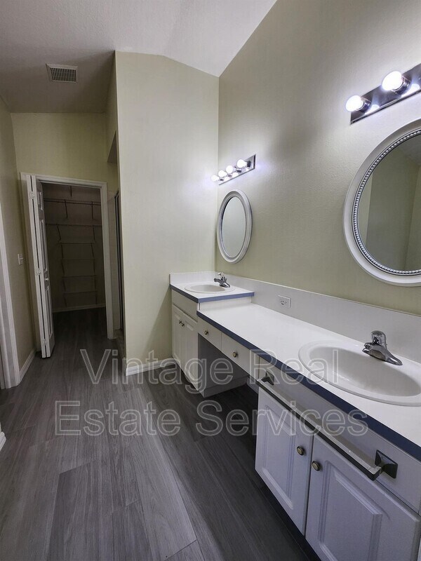 Building Photo - 819 Sandy Trail Pl