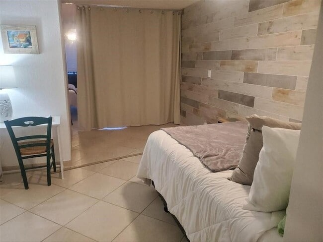 Building Photo - 201 Van Buren St