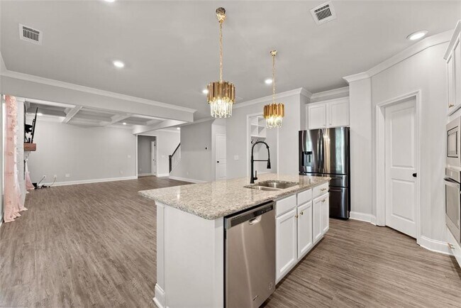 Building Photo - 4656 Silver Oak Dr SW