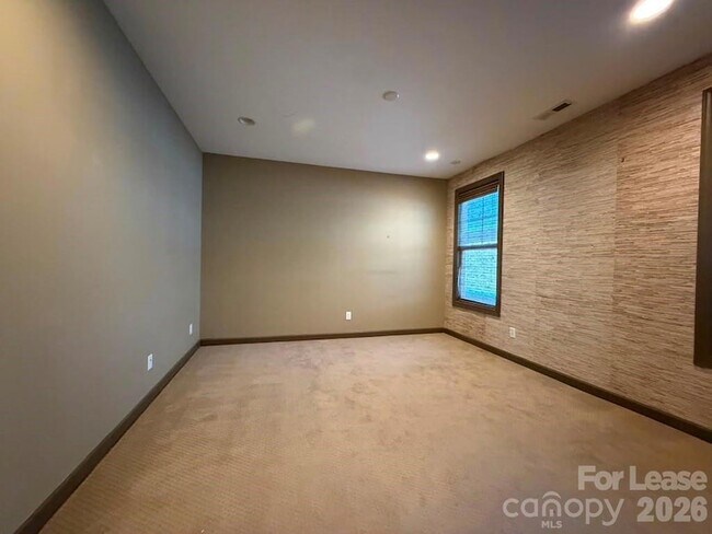 Building Photo - 15124 Sapphire Hill Ln