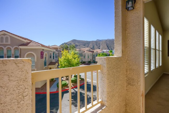 Building Photo - 10550 W Alexander Rd