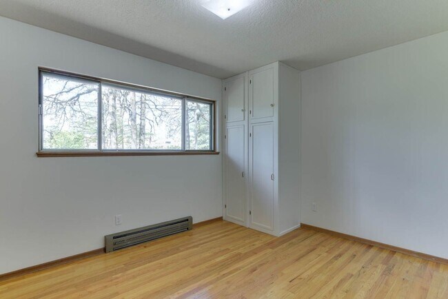 Building Photo - Terra Linda Home - 3 Bedrooms, 2 Baths, 1,...