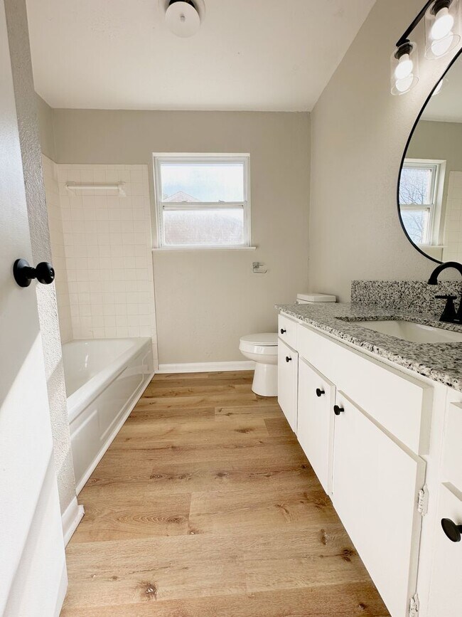 Building Photo - 3bd/2ba Fayetteville Home Available!