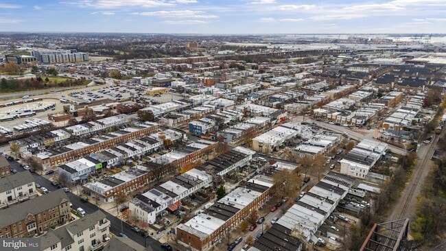 Building Photo - 328 S Macon St.
