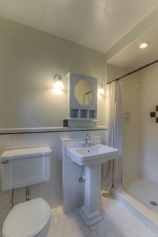 Building Photo - 1195 Dorothy Pl