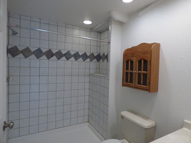 Building Photo - Home In Old Town Longmont!