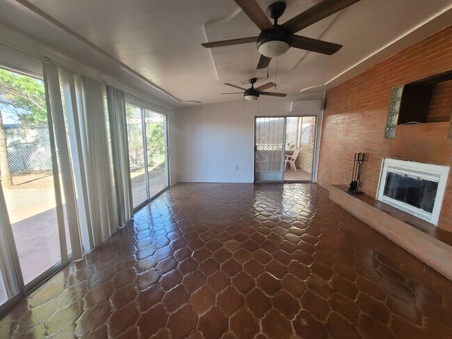 Building Photo - Ready to View!!