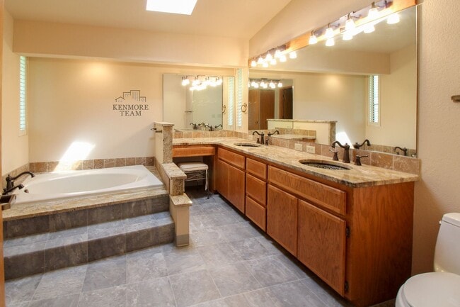 Building Photo - 4 Bedroom, 3 Bath Home in West Richland