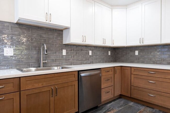 Building Photo - Thoughtfully Updated 2 bedroom Home in Pacific Grove