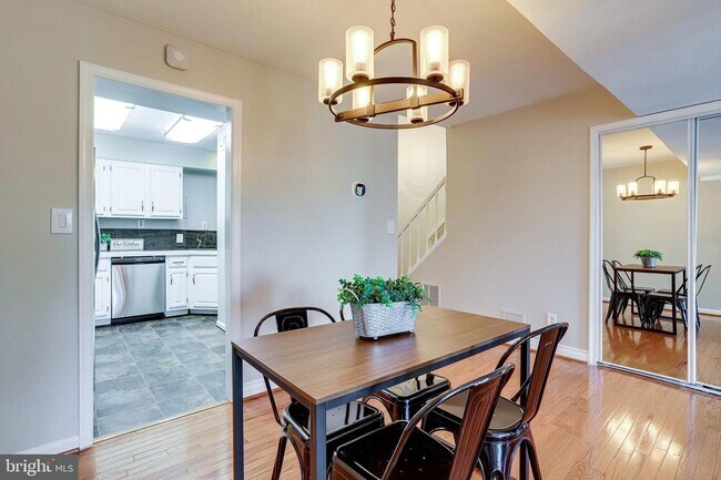 Building Photo - 2911 S Woodstock St