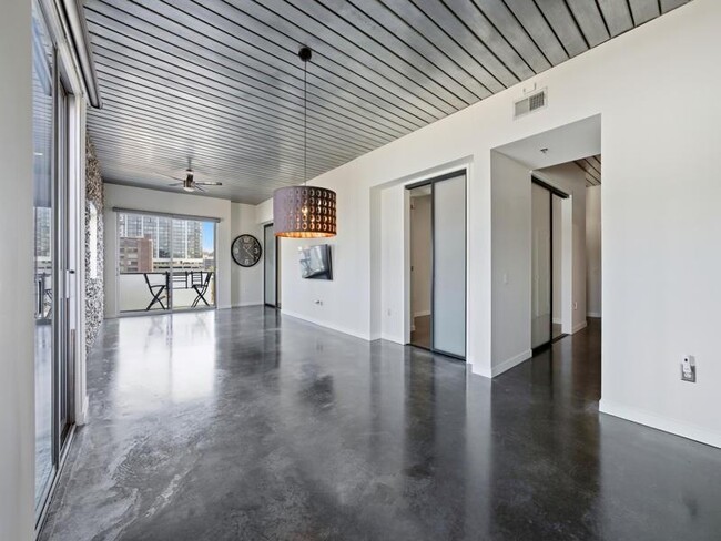 Building Photo - 620 Glen Iris Dr NE