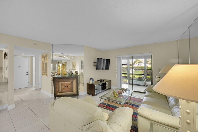Building Photo - 15461 Lakes of Delray Blvd